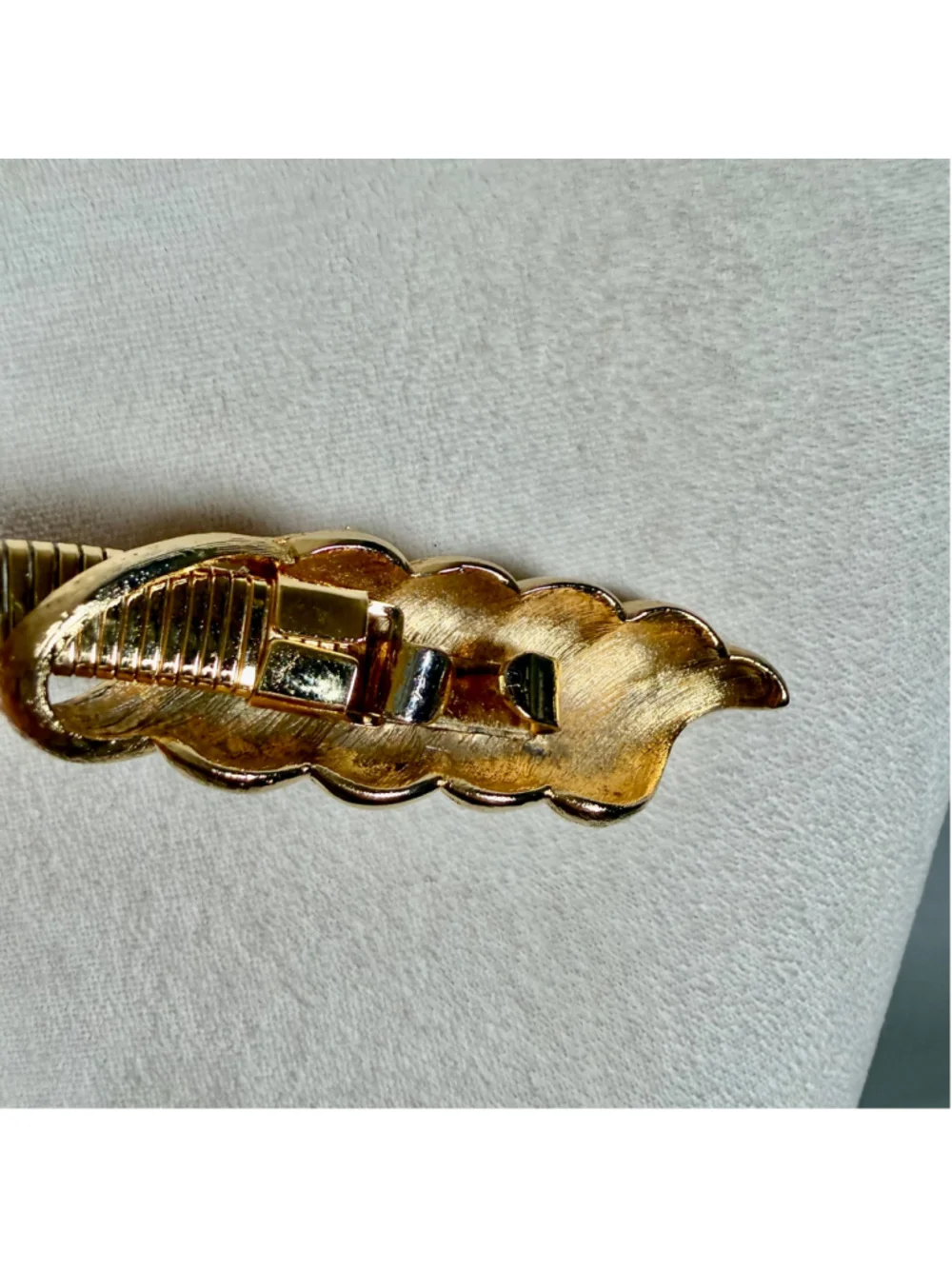Vintage 70s Stretch Gold Metal Chain Belt Ribbon Twist Buckle Retro Glam Sz S/M